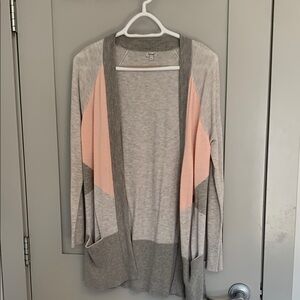 Kismet Gray and Pink Women's Sweater Size Small EUC